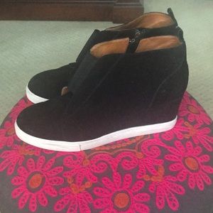 Black ankle bootie